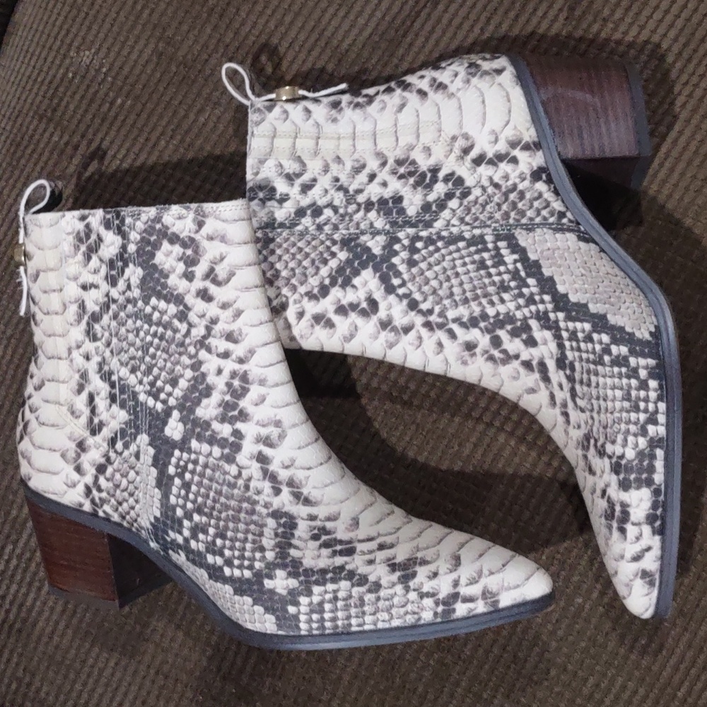 NWoB Franco Sarto booties